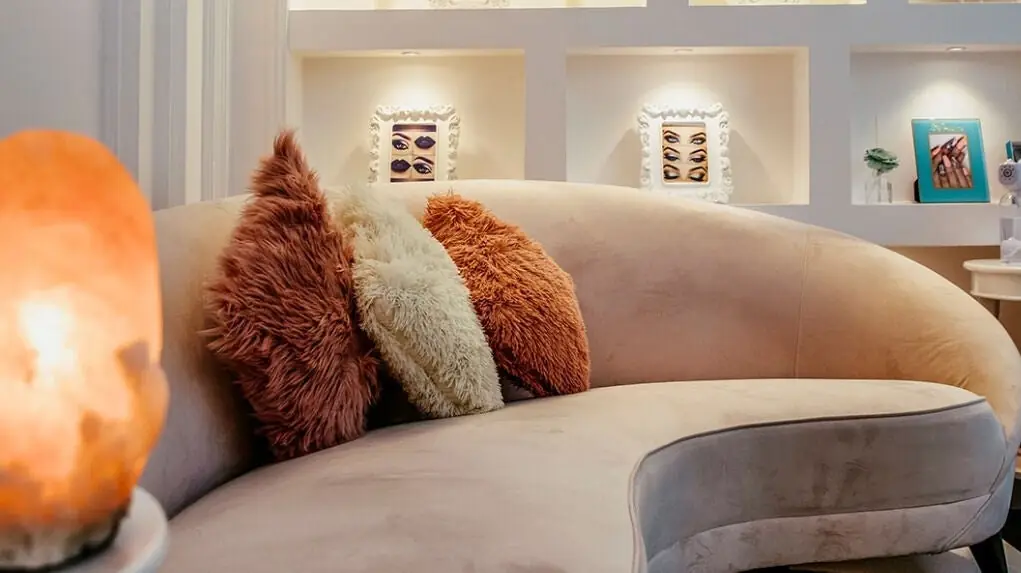 Waiting lounge with pink sofa